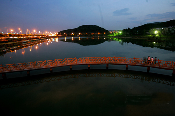 桃子湖夜景2.jpg