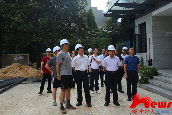 刘起军考察暑期基建维修项目