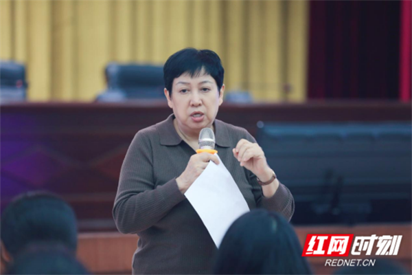 学术领航系列讲座:金莉教授为2023级新生讲授《如何阅读文学》1586.png