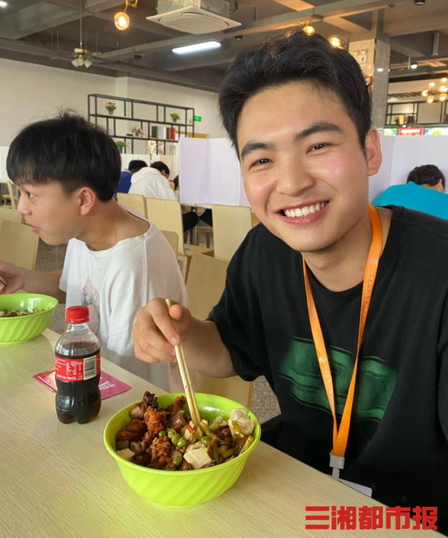 实力宠学生!湖南高校为学生发“红包”,有学校出了近百万元 实力宠学生!湖南高校为学生发“红包”,有学校出了近百万元