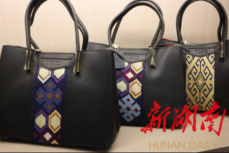 湖南师范大学美术学院绘梦队开展土家织锦调研活动 湖南师范大学美术学院绘梦队开展土家织锦调研活动