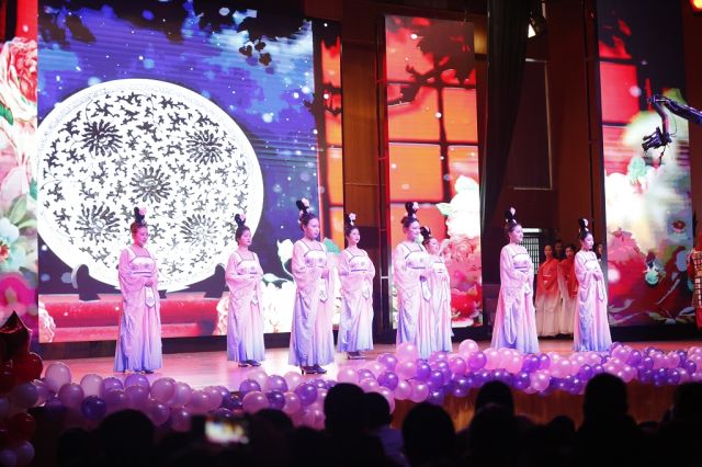 湖南:幼儿园“家长春晚”的文化自信