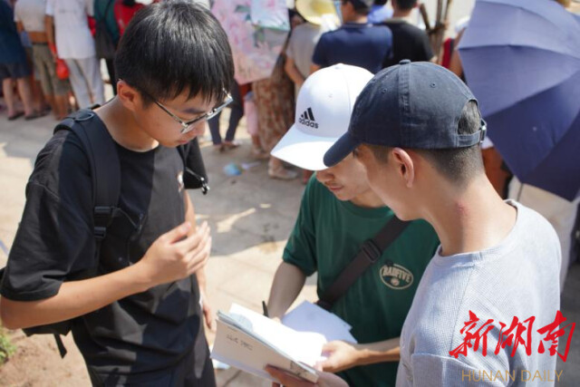 岁岁争渡 青春赴乡 湖南师大新闻与传播学院赴怀化麻阳苗族自治县开展龙舟赛系列调研 岁岁争渡 青春赴乡 湖南师大新闻与传播学院赴怀化麻阳苗族自治县开展龙舟赛系列调研