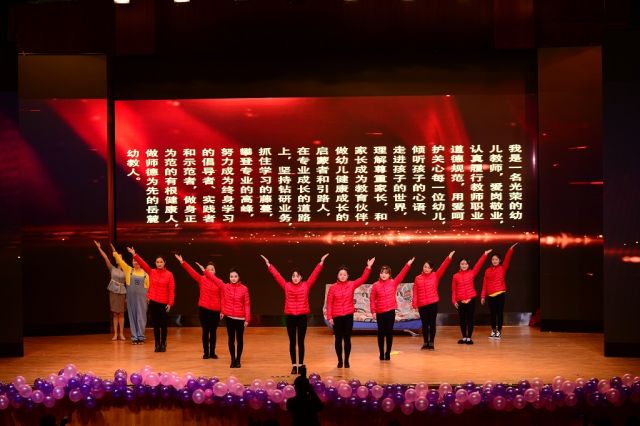 湖南:幼儿园“家长春晚”的文化自信