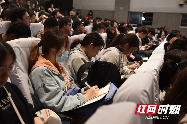 长沙博物馆“湘城讲坛”走进湖南师范大学 (1)_副本.jpg
